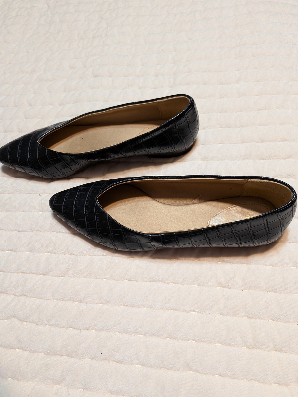 Black Croc-Embossed Pointed Toe Women’s Flats